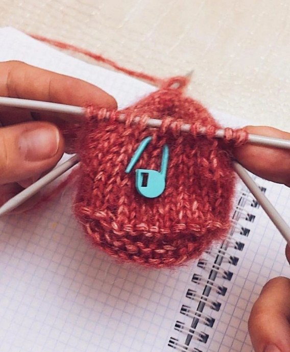 Нежные пинетки без швов, вяжем спицами