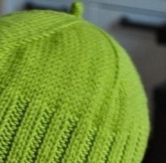 Шапка-шлем спицами