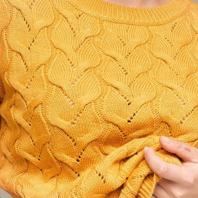 Джемпер с ажурными косами