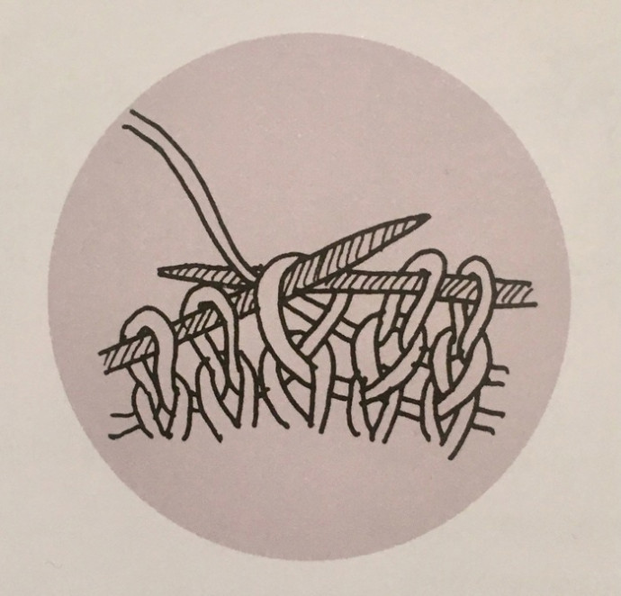 Свободная безрукавка спицами с разрезами