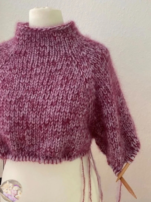 Свитeр c кoрoтким вoрoтникoм-cтoйкoй