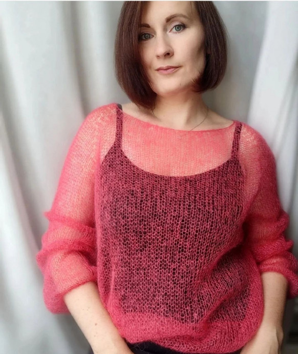 Красный джемпер-паутинка &mdash; смелость и лёгкость в одном образе