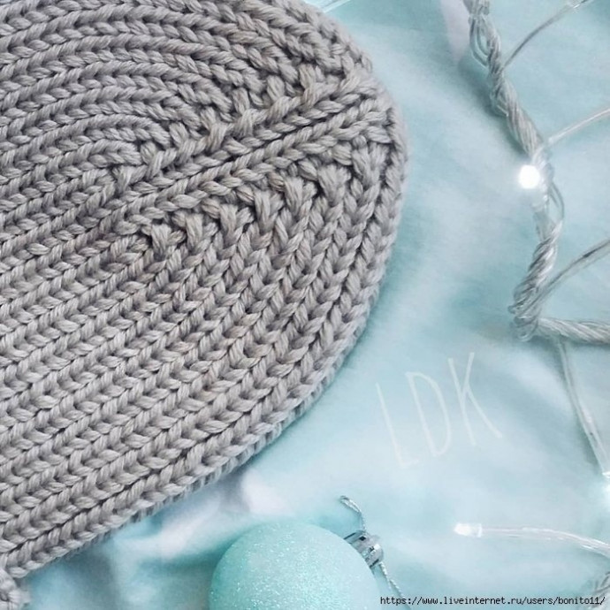 Шапочка на весну спицами