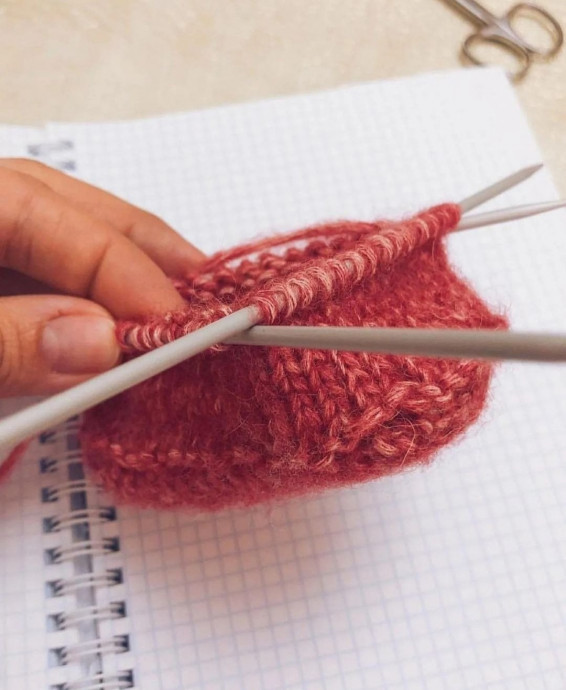 Нежные пинетки без швов, вяжем спицами