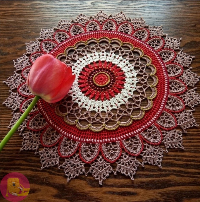 Красивая круглая салфетка, связанная крючком