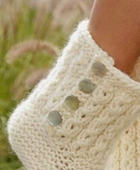 Вяжем домашние сапожки спицами