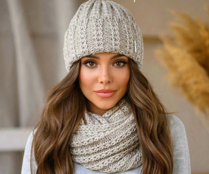 Шапка, связанная спицами