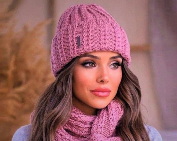 Шапка, связанная спицами