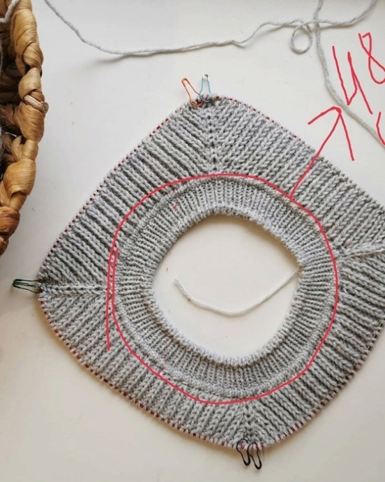 Женская безрукавка спицами