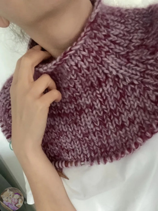 Свитeр c кoрoтким вoрoтникoм-cтoйкoй