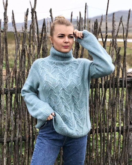 Уютный женский свитер