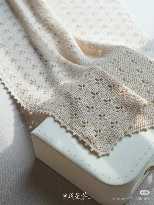 Детский плед крючком молочного цвета &mdash; нежность, в которую хочется укутаться