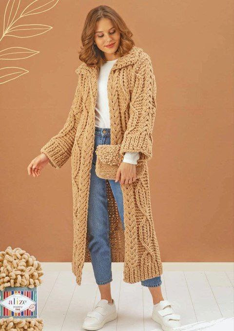 Длинное пальто, связанное спицами, &mdash; это не просто верхняя одежда, а настоящее вязаное заявление