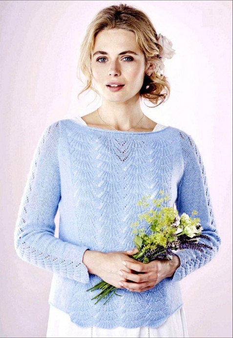 Голубой пуловер спицами