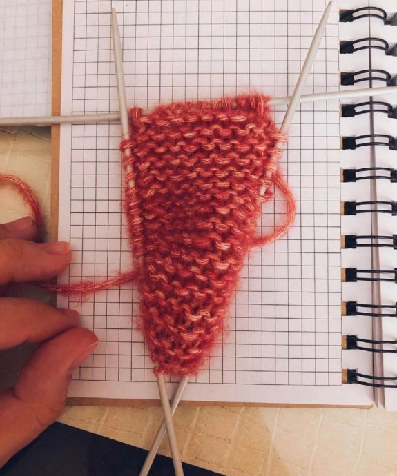 Нежные пинетки без швов, вяжем спицами