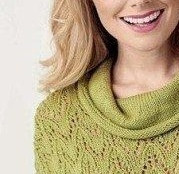 Связанный спицами ажурный топ