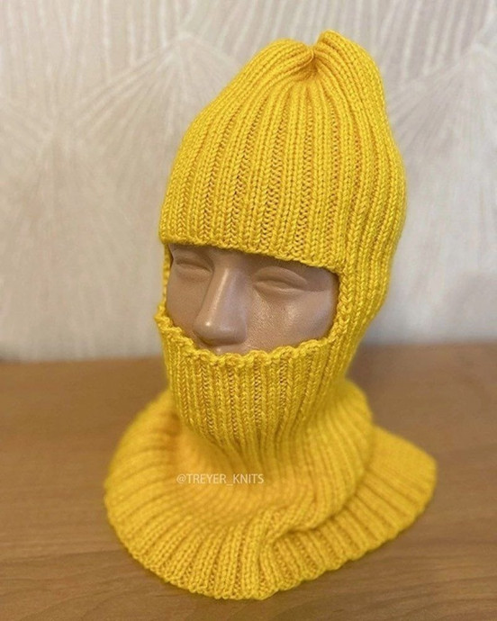 Солнечная балаклава, связанная спицами