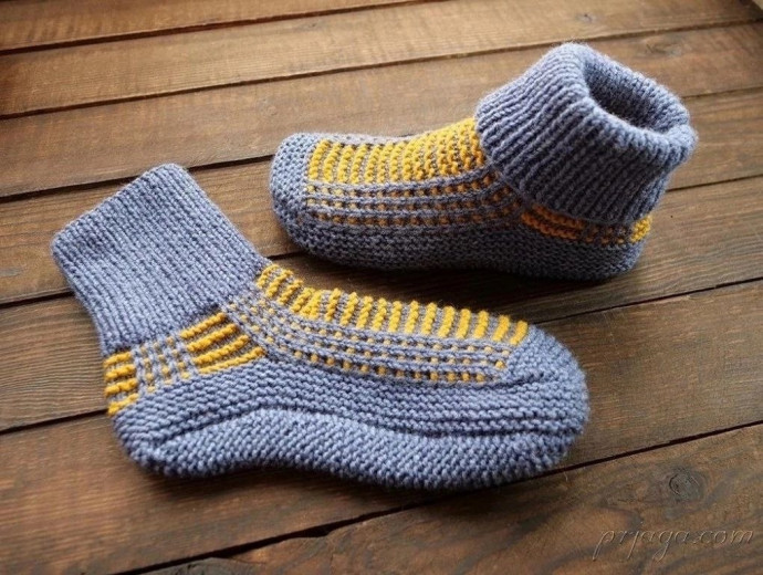 Следки, связанные спицами в норвежском стиле