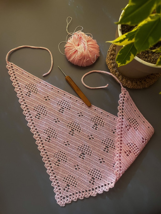 Летняя вязаная косынка с узором &laquo;грибочки&raquo;: лесная магия в каждом стежке