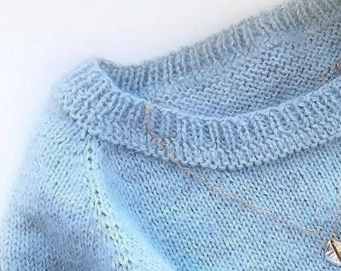 Пушистый свитер. Описание на размер 44