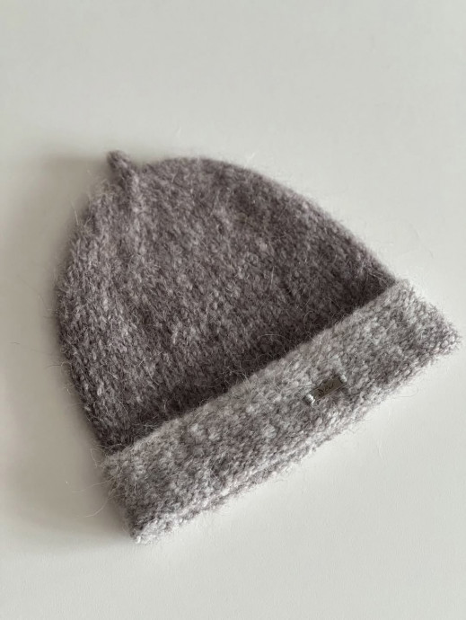 Модная шапка с пипкой