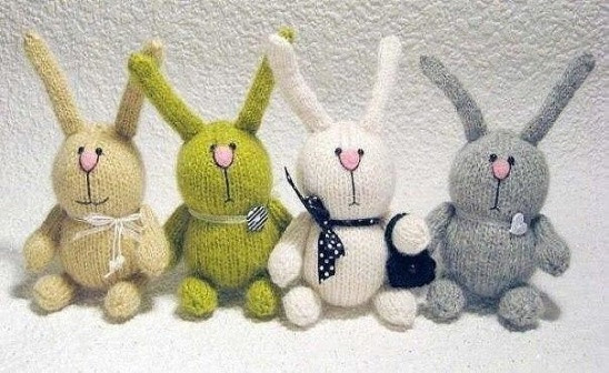 Забавные зайки и котики, вязанные спицами