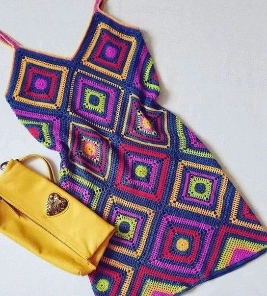 Платье из мотивов крючком &mdash; ручная работа как искусство