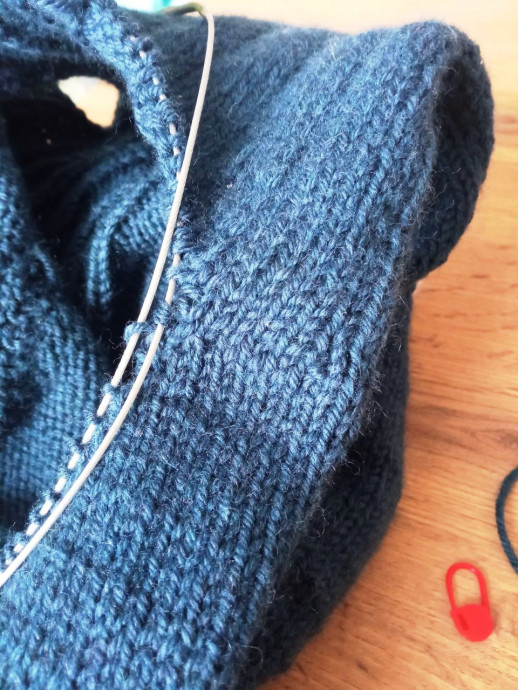 Школьный жилет для внучки