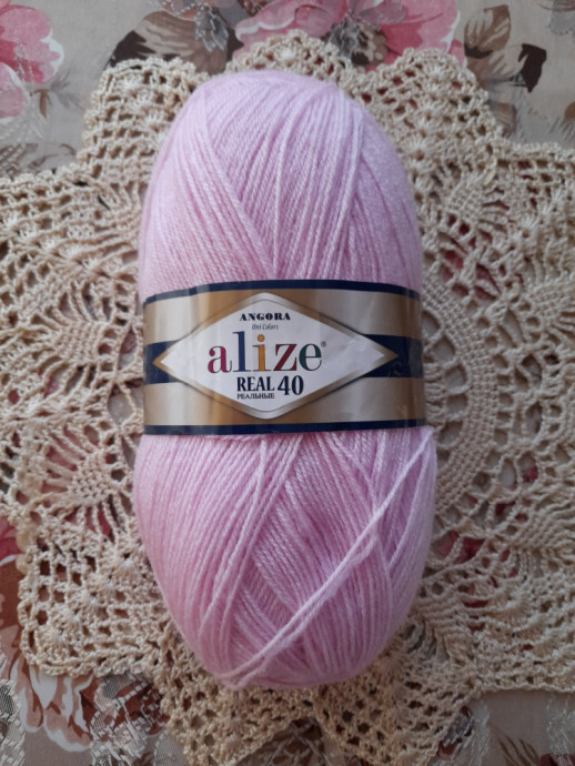 Нежный розовый джемпер с цветком спицами