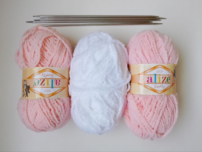 Розовые носки спицами