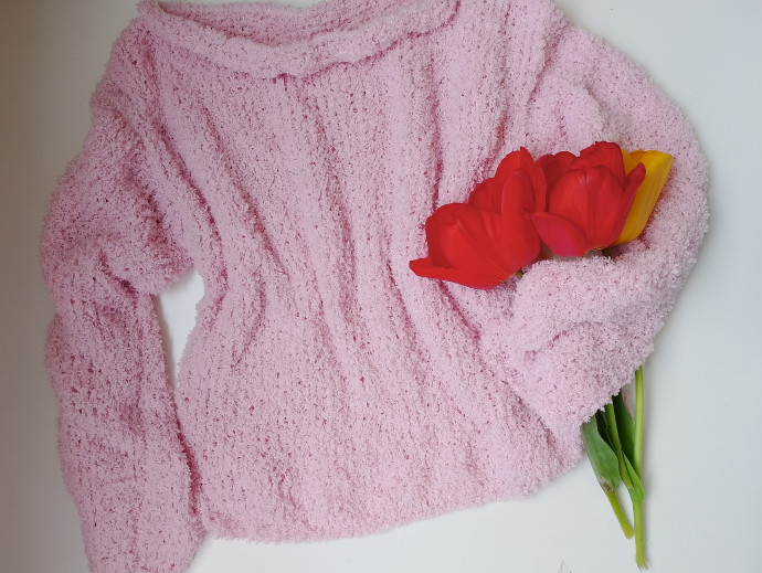 ​Розовый джемпер из махровой пряжи